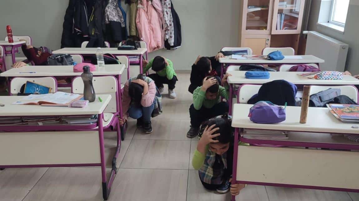 Okulumuzda Deprem ve Acil Durum Tahliye Tatbikatı Yapıldı 